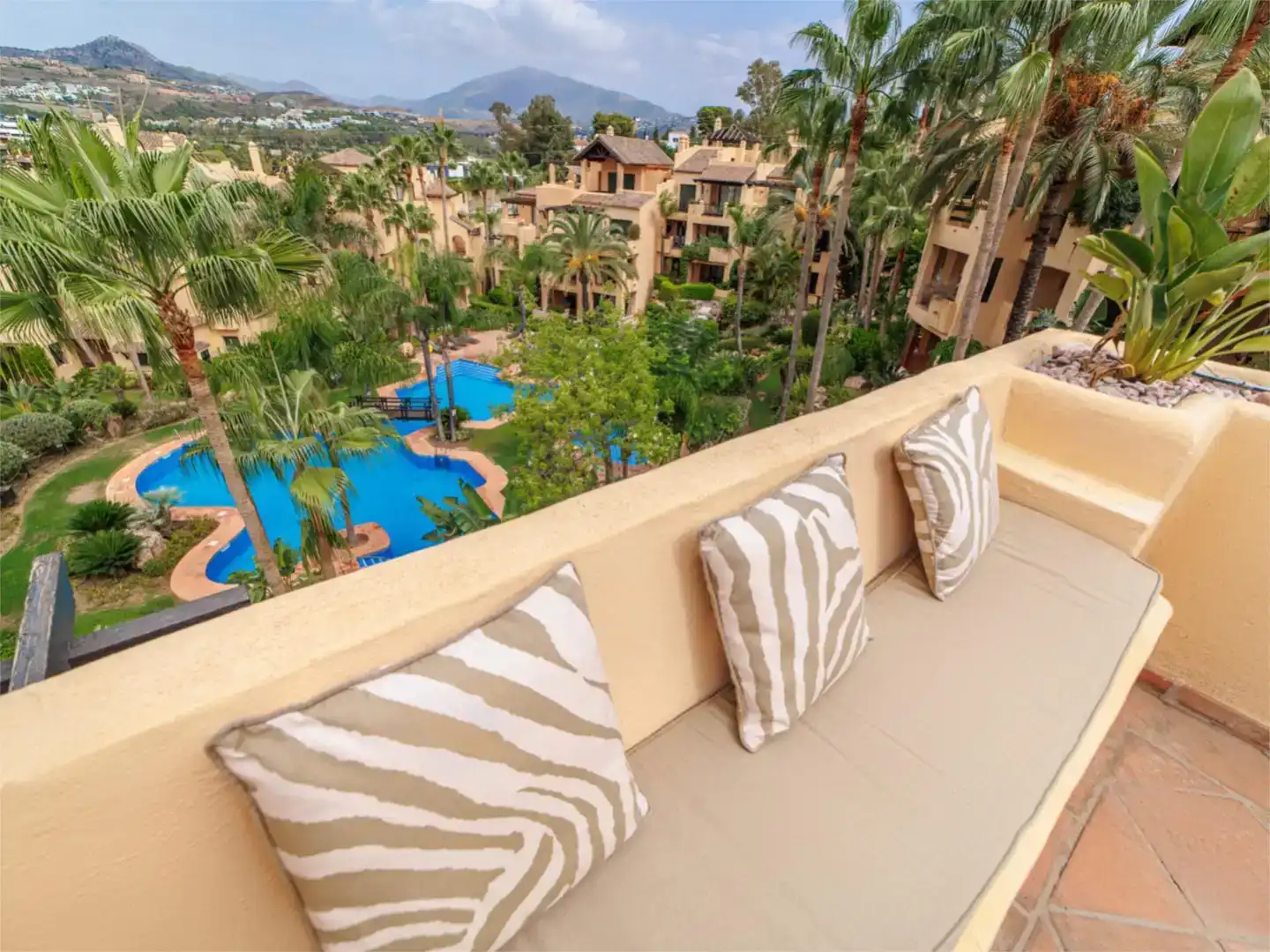 Terrasse von Dachboden zum Verkauf in Estepona mit Klimaanlage