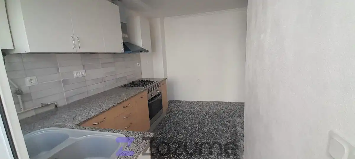 Study for rent in Carrer Sogorb, Centro Puerto