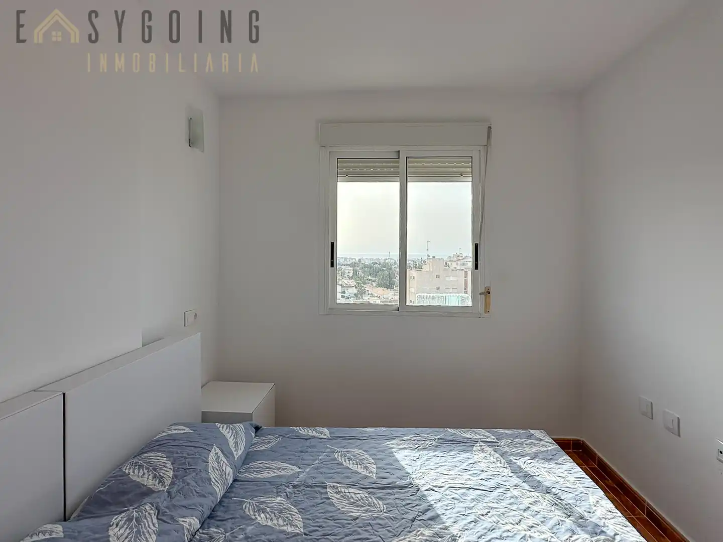 Habitación de Apartamento en venta en Torrevieja con Terraza y Piscina comunitaria