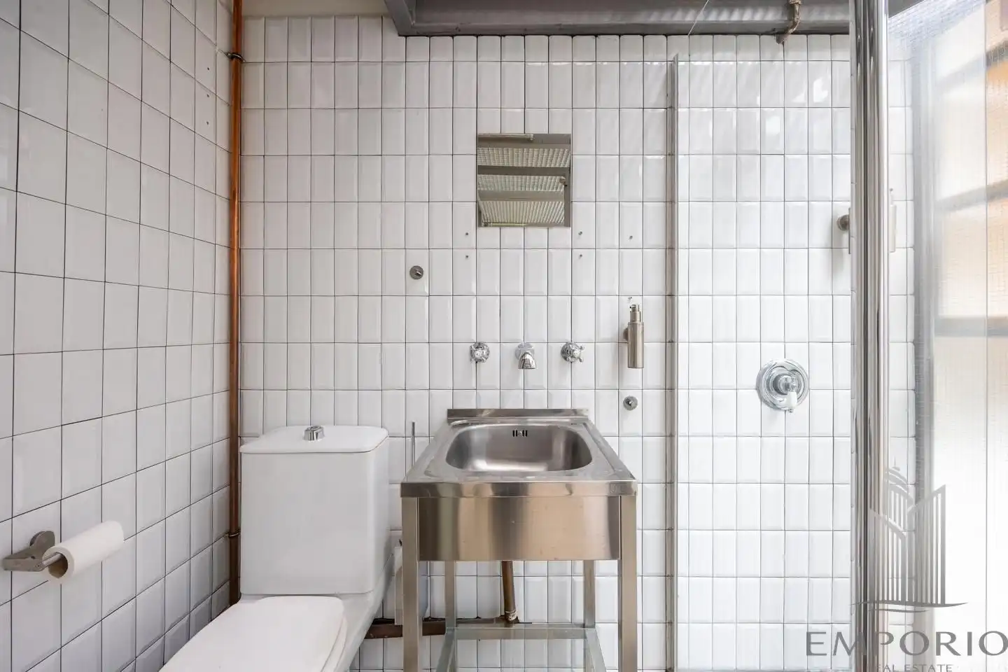 Baño de Local en venta en Madrid con Aire acondicionado