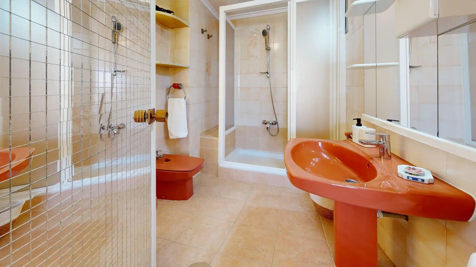 Bany de Apartament de lloguer en Elche / Elx amb Aire condicionat, Calefacció i Jardí privat