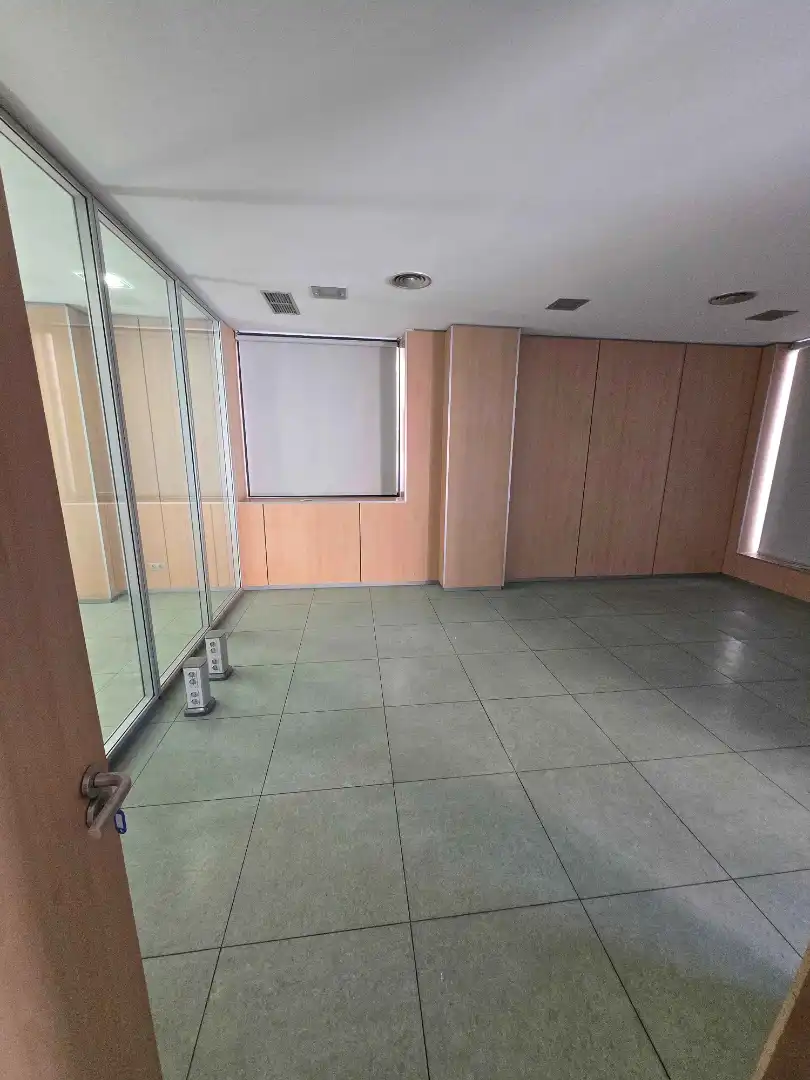 Geschaftsraum zur Miete in Guadalajara mit Parkett und Internet