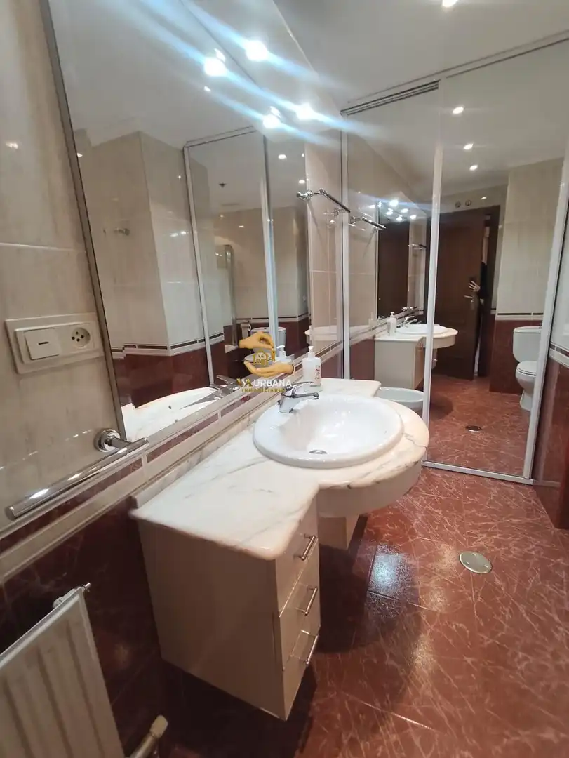 Badezimmer von Wohnung zur Miete in Salamanca mit Heizung, Terrasse und Abstellraum