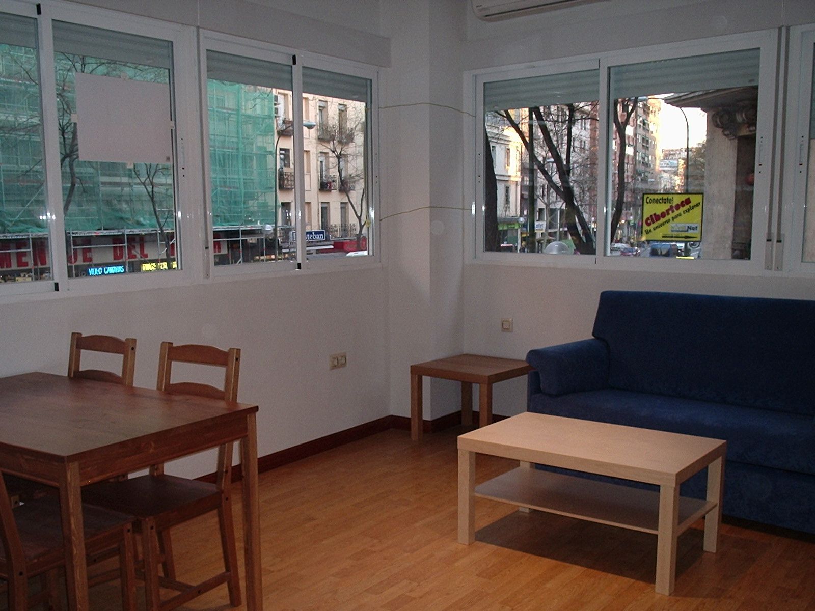 Sala d'estar de Estudi de lloguer en  Madrid Capital amb Aire condicionat, Calefacció i Moblat