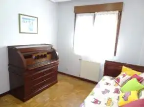 Schlafzimmer von Wohnung zur Miete in Gijón  mit Heizung, Parkett und Möbliert