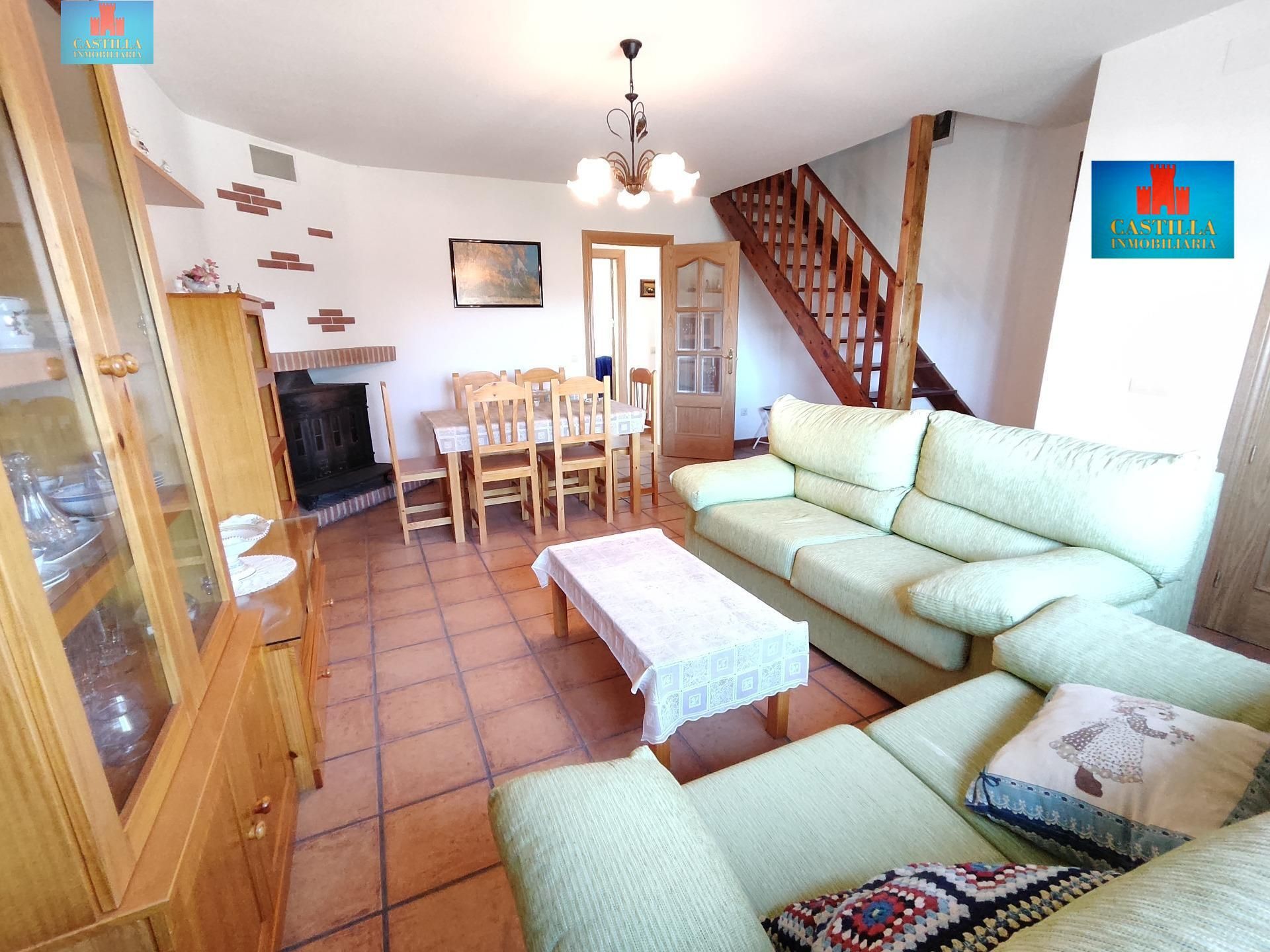 Living room of Single-family semi-detached for sale in Hoyos del Espino  with Heating, Private garden and Terrace