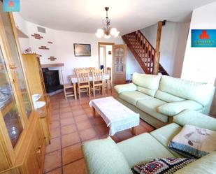 Living room of Single-family semi-detached for sale in Hoyos del Espino  with Heating, Private garden and Terrace