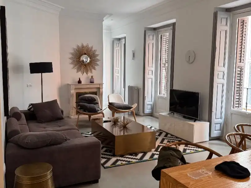 Flat with lift for sale in Preciados 25