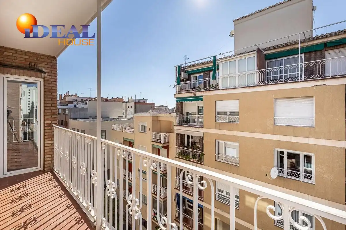 Flat with terrace for sale in Beiro, imagen 2