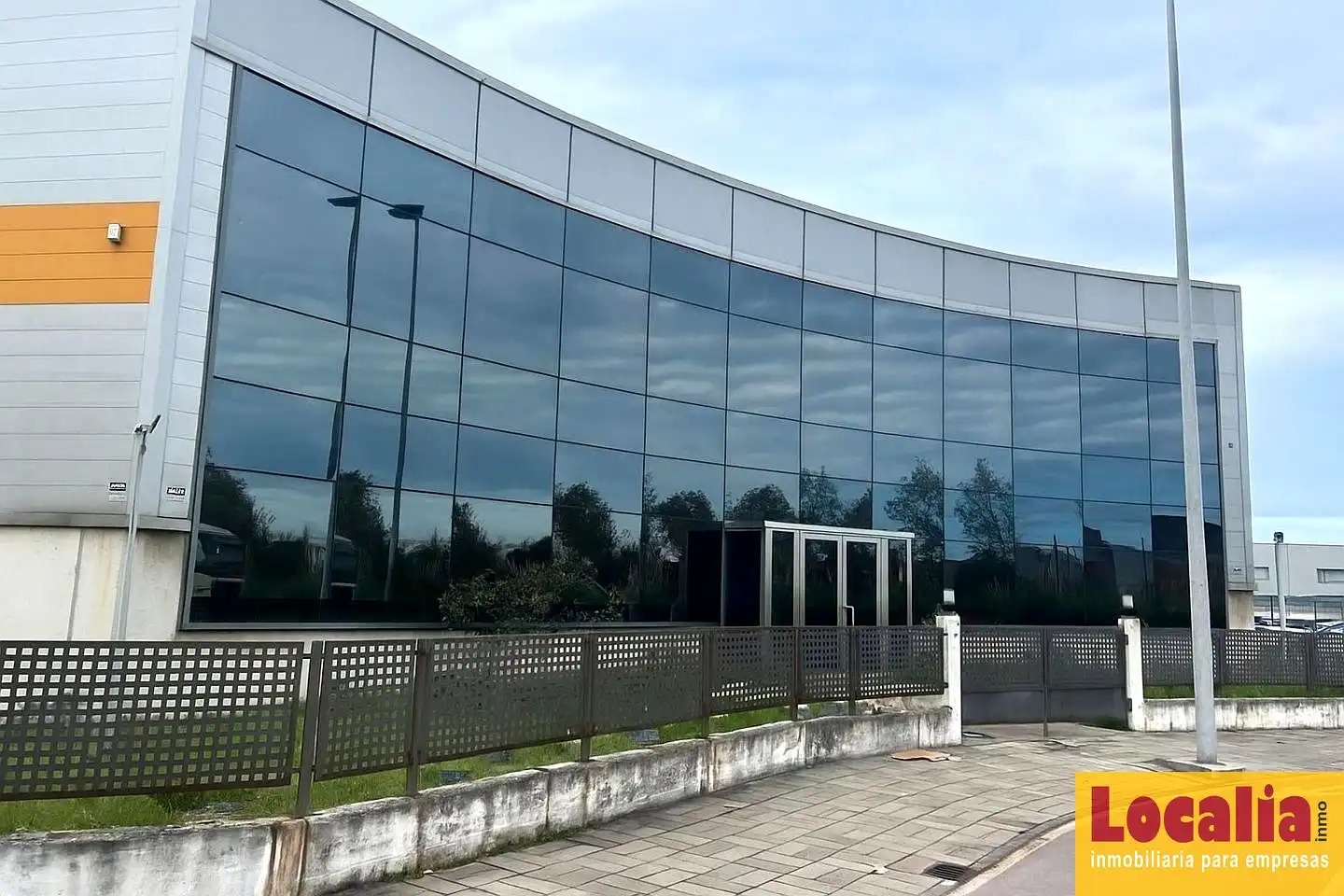 Exterior view of Industrial buildings for rent in Santander