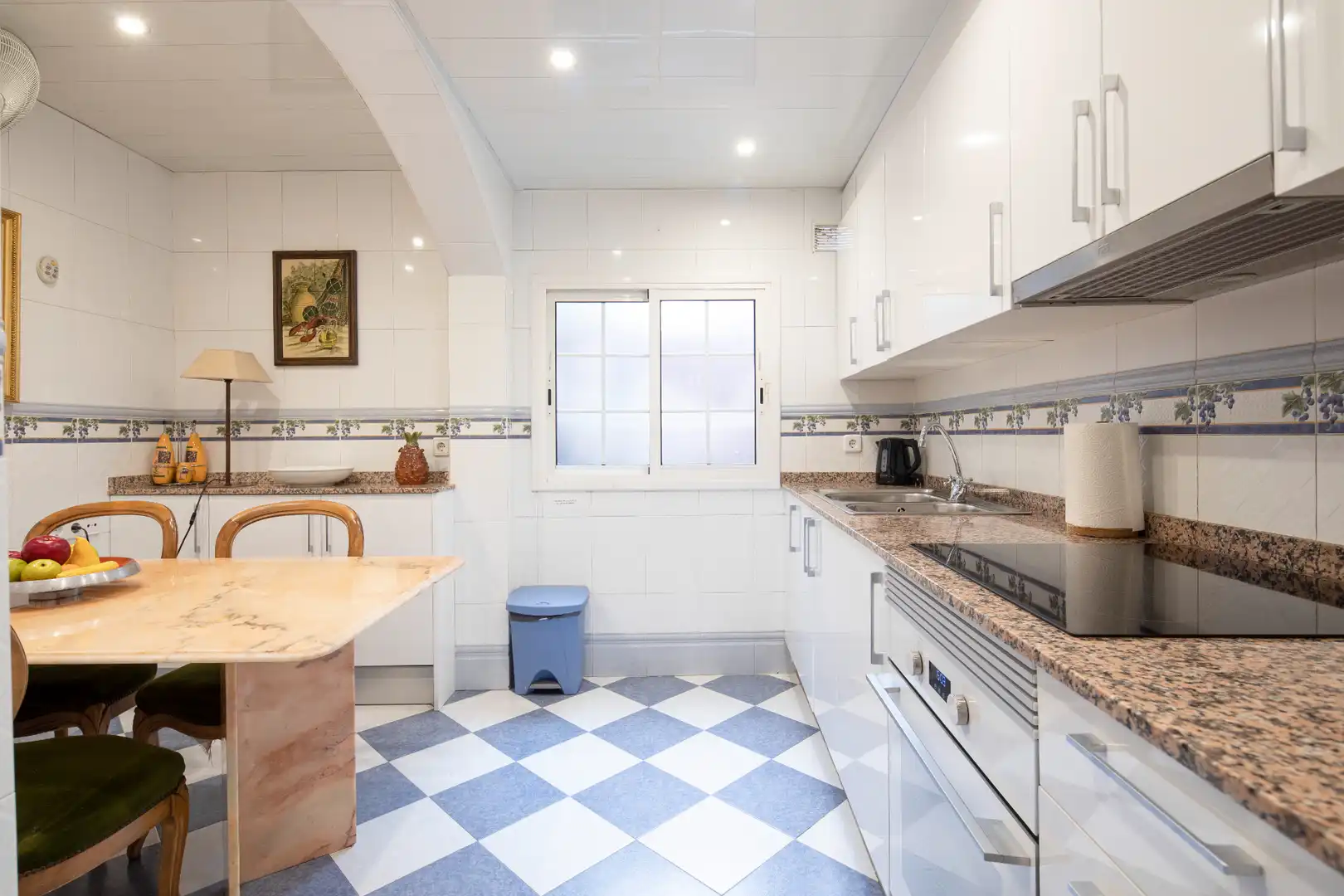 Cuina de Apartament en venda en Barcelona amb Aire condicionat, Moblat i Forn