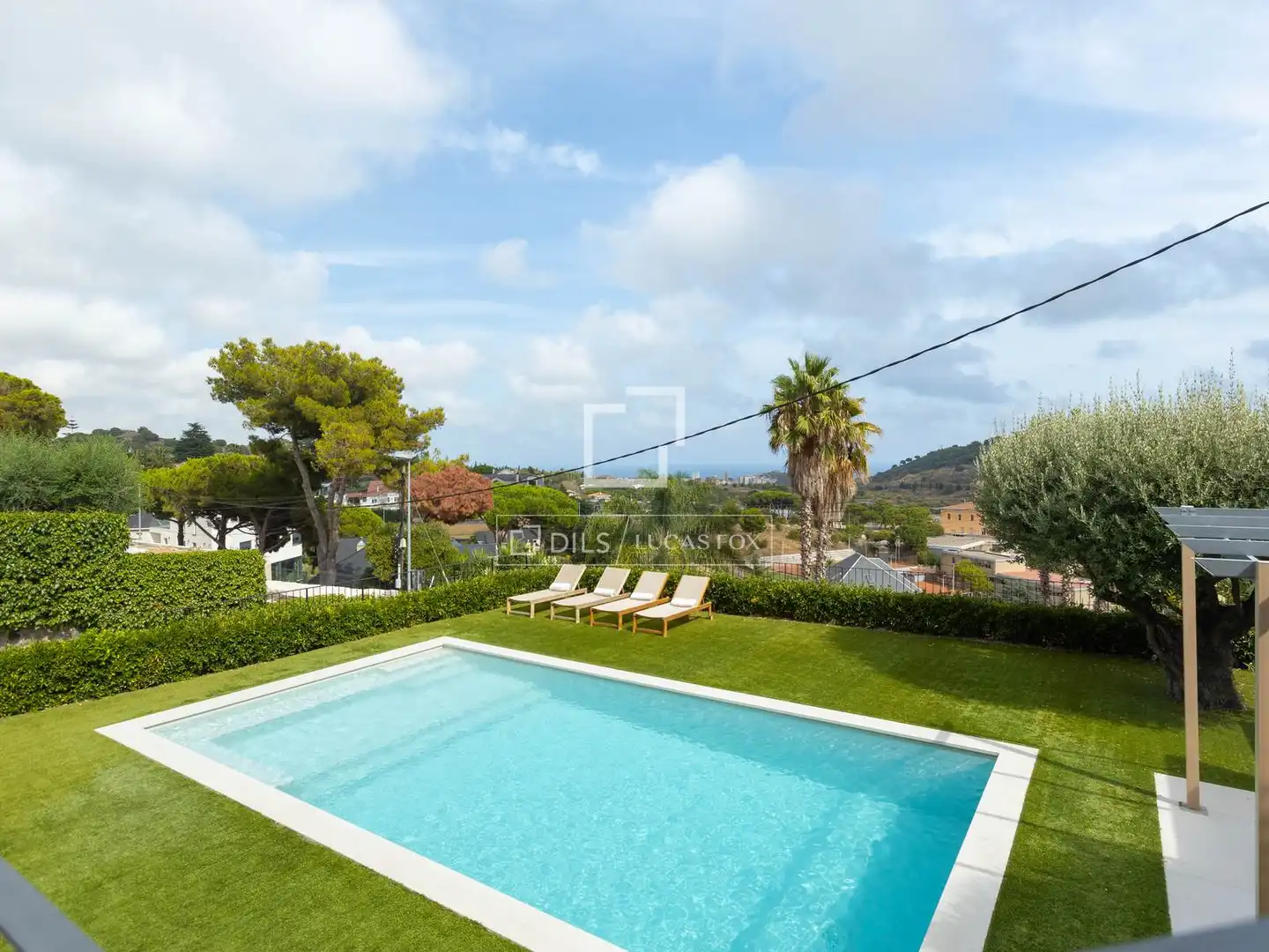 Swimming pool of Houses for sale in Badalona  with Air Conditioner, Heating and Private garden