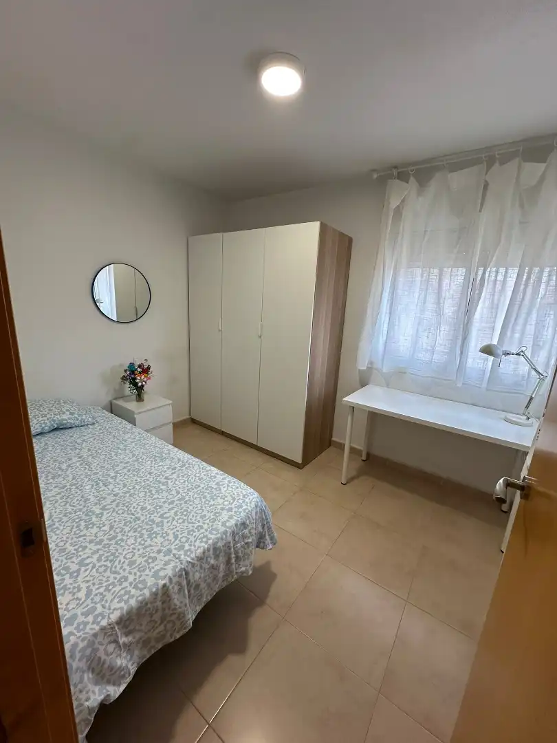 Habitación de Apartamento de alquiler en Murcia con Aire acondicionado, Amueblado y Horno