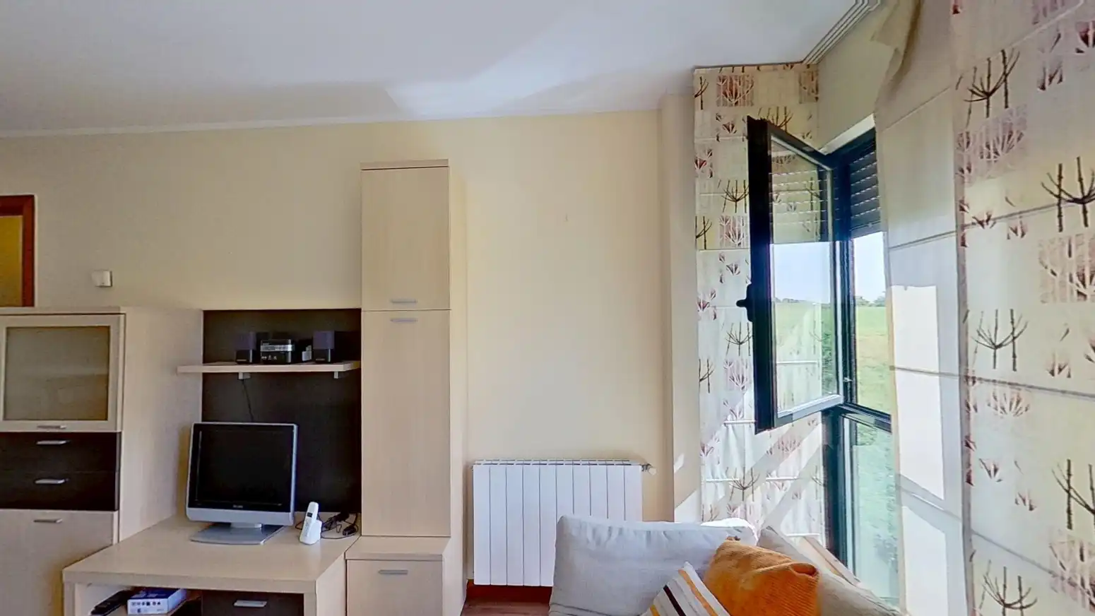 Living room of Flat for sale in Cartes  with Heating, Parquet flooring and Storage room