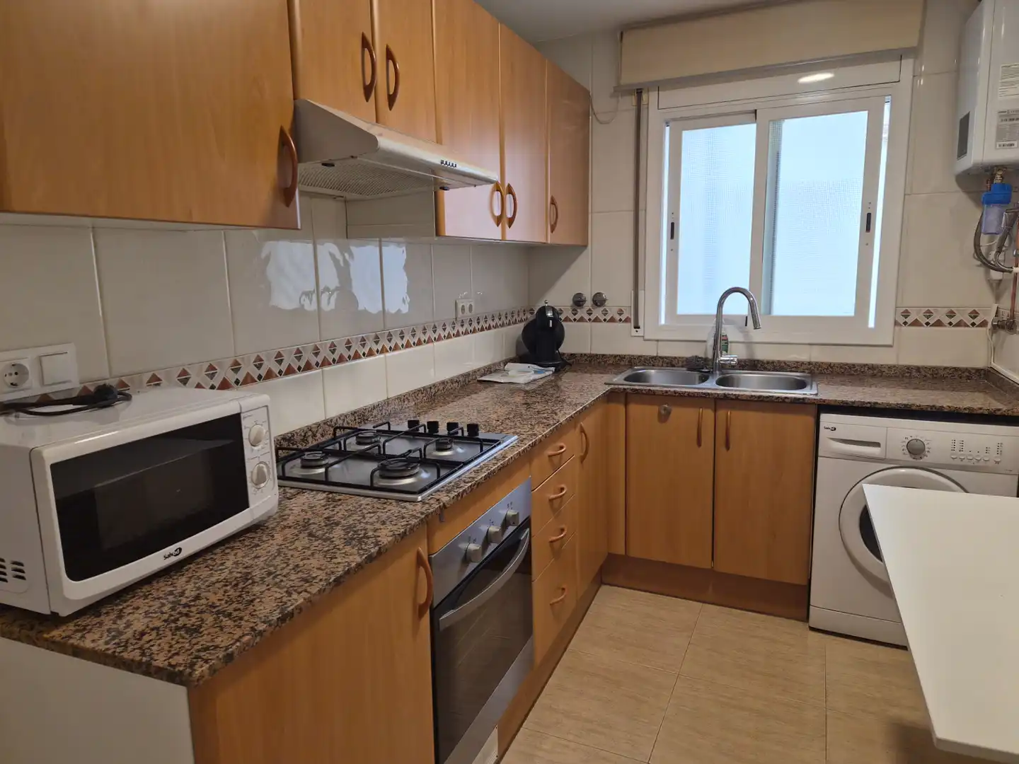 Cocina de Piso en venta en Roda de Berà con Terraza, Horno y Balcón