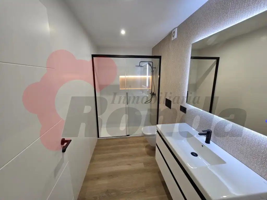 Bathroom of Duplexes for sale in Lugo