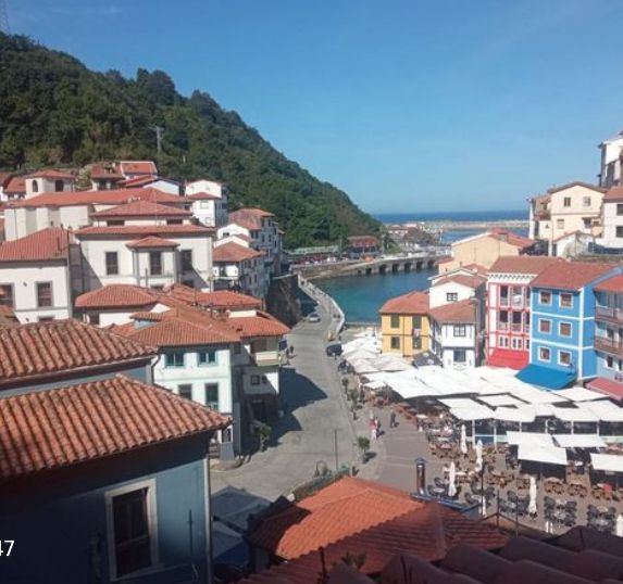 Vista exterior de Casa adosada en venda en Cudillero