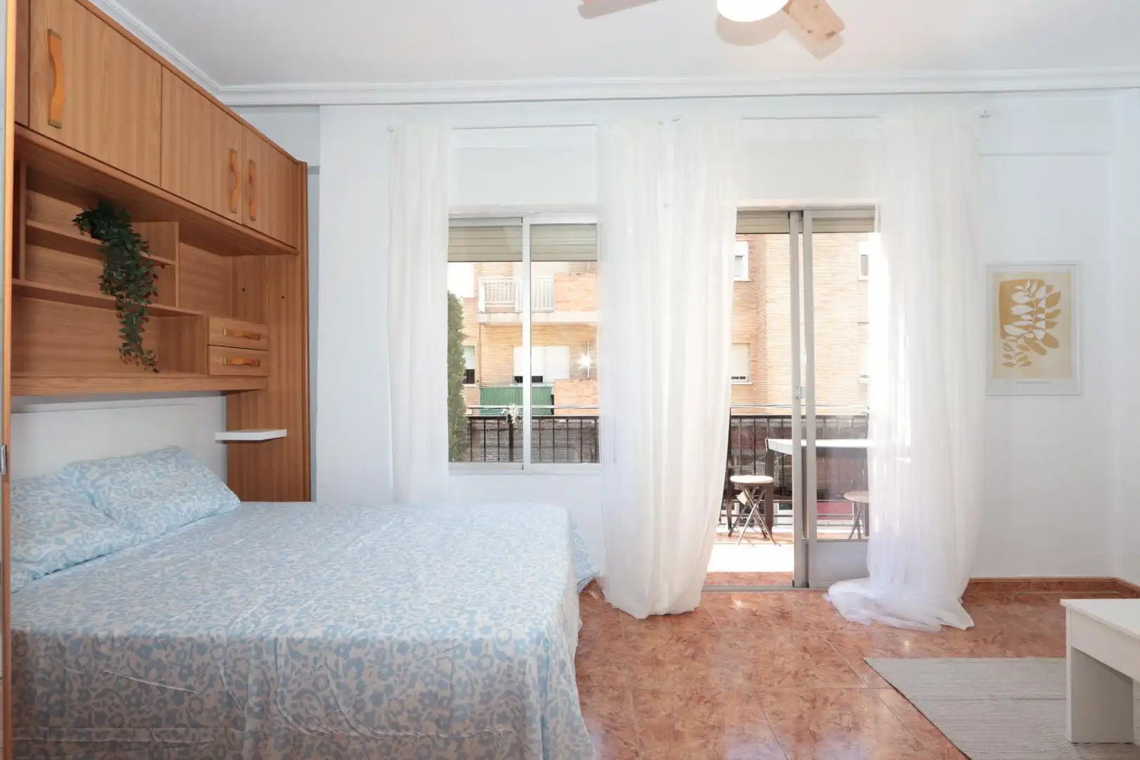 Habitación de Piso para compartir en Cartagena con Amueblado y Balcón
