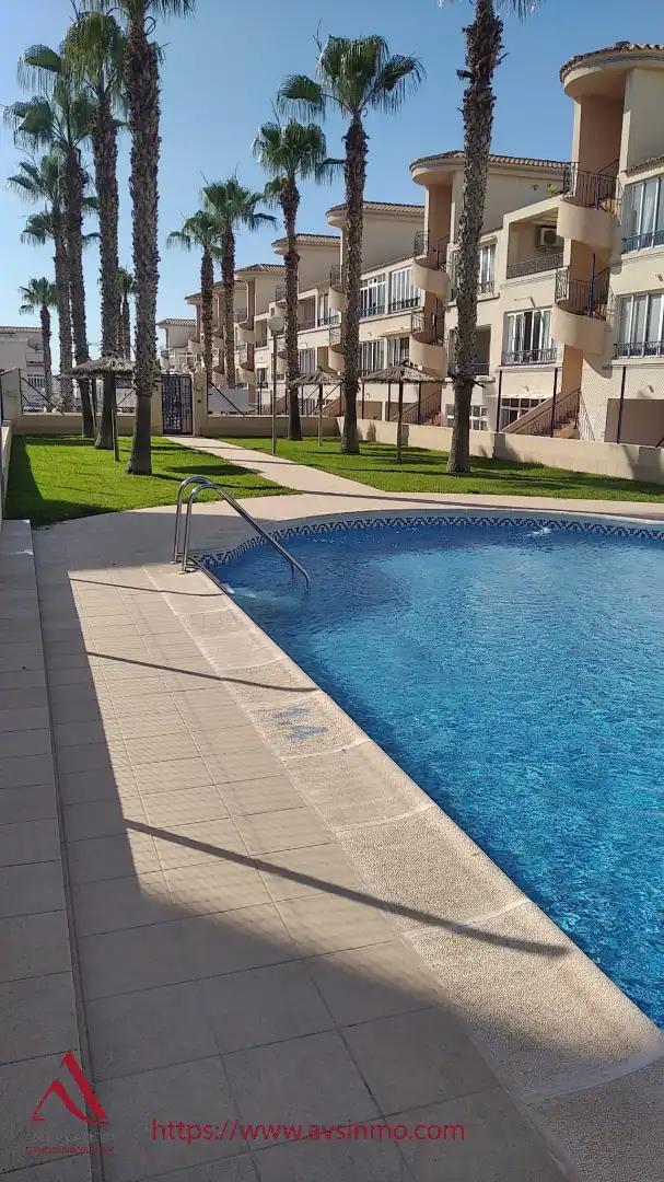 Piscina de Apartament en venda en Orihuela amb Aire condicionat, Moblat i Forn