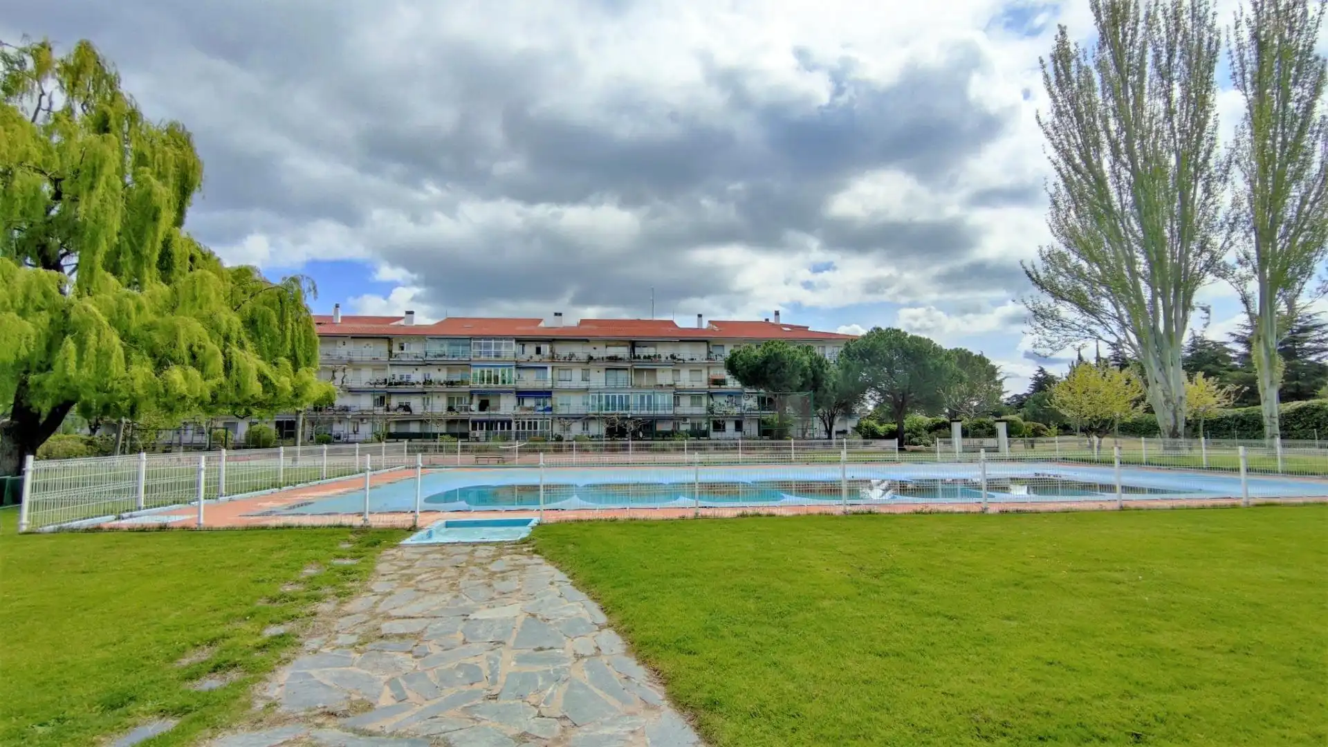 Piscina de Pis en venda en Collado Villalba amb Calefacció, Terrassa i Piscina