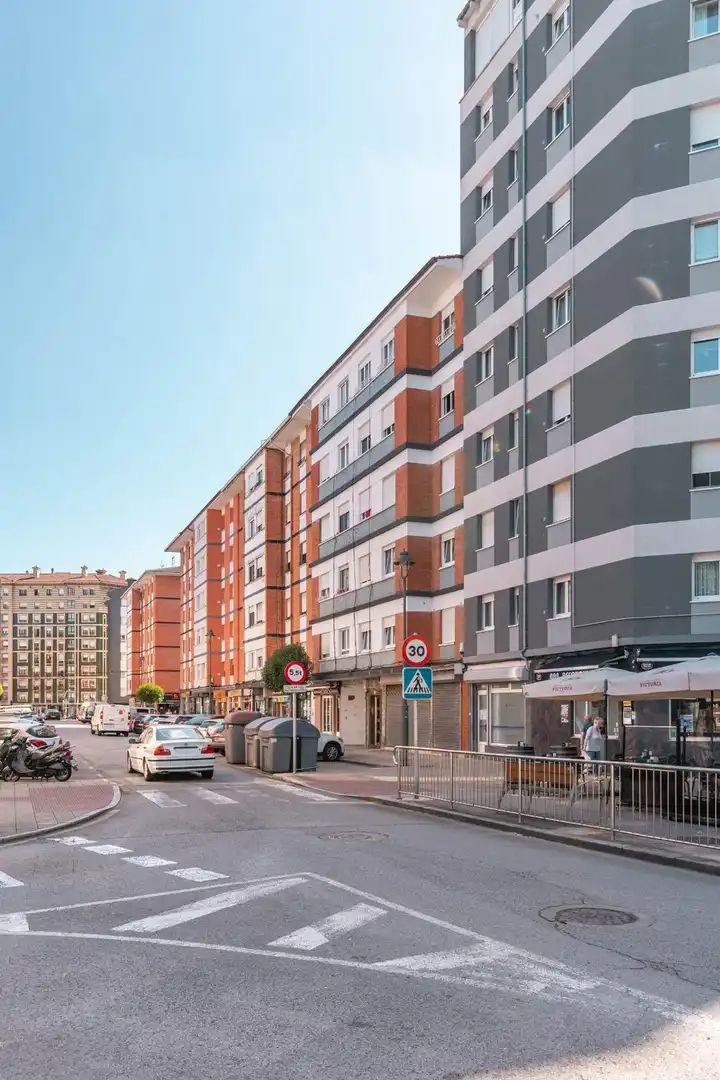 Vista exterior de Piso en venta en Avilés con Calefacción