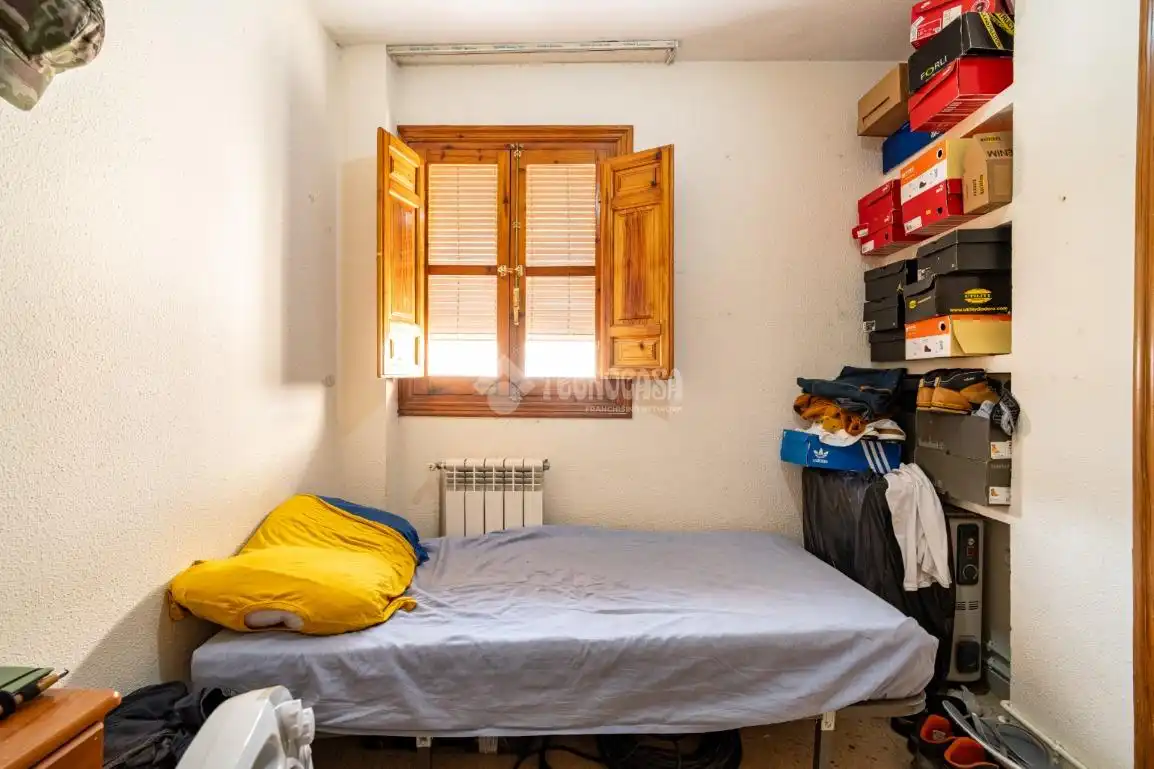 Habitación de Casa adosada en venta en Granada con Aire acondicionado