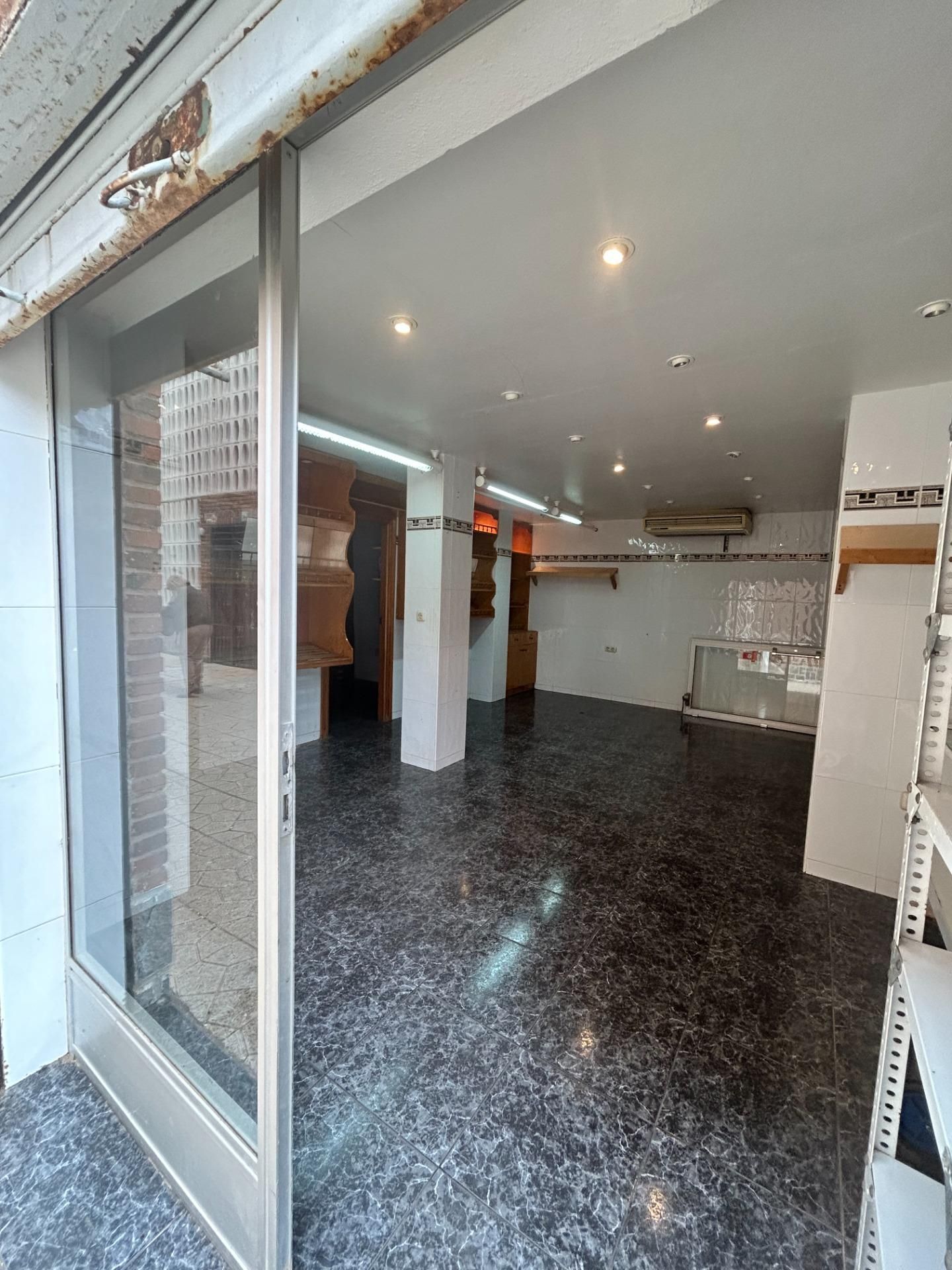 Local en venda en Cartagena amb Aire condicionat i Moblat