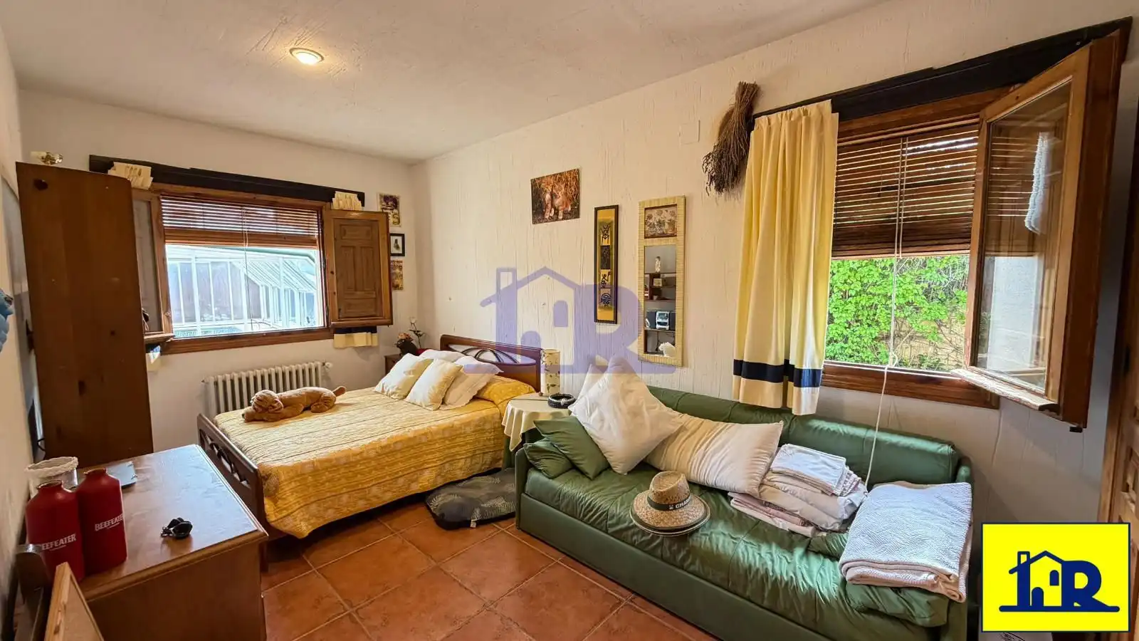 Sala d'estar de Casa o xalet en venda en Villalba de la Sierra amb Calefacció, Traster i Piscina