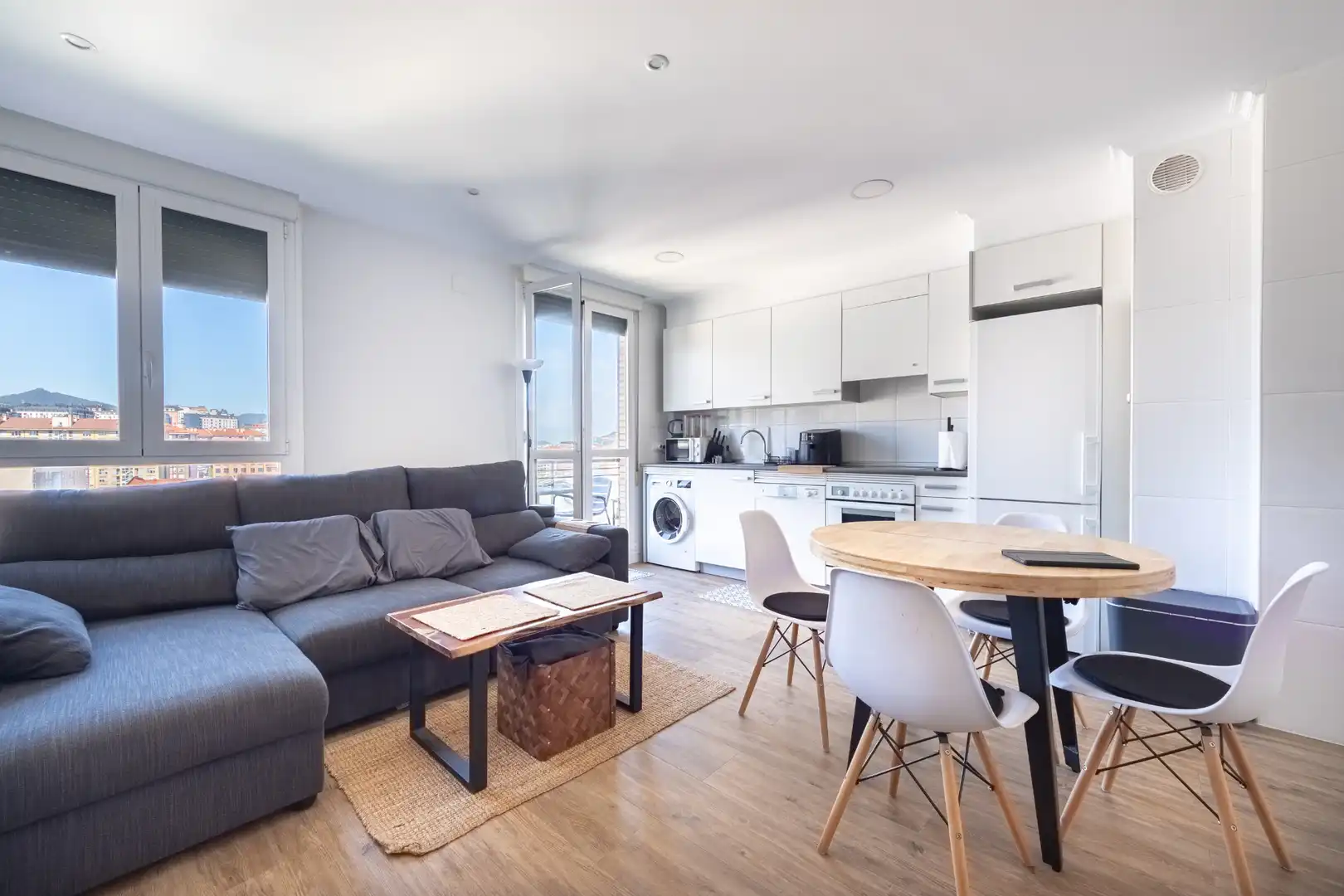 Sala de estar de Piso en venta en Bilbao  con Calefacción, Trastero y Amueblado
