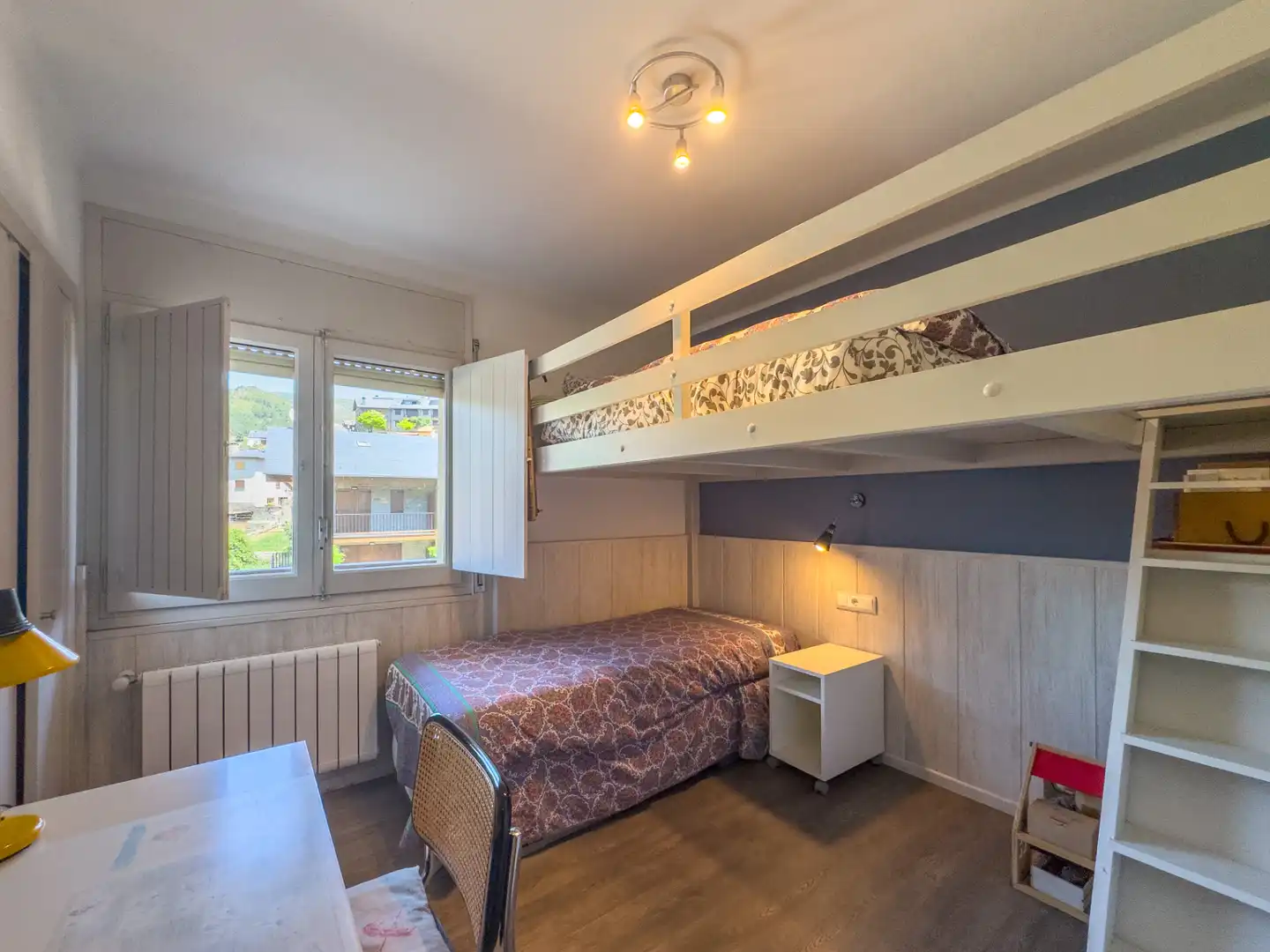 Schlafzimmer von Erdgeschoss zum Verkauf in Bellver de Cerdanya mit Heizung, Parkett und Balkon