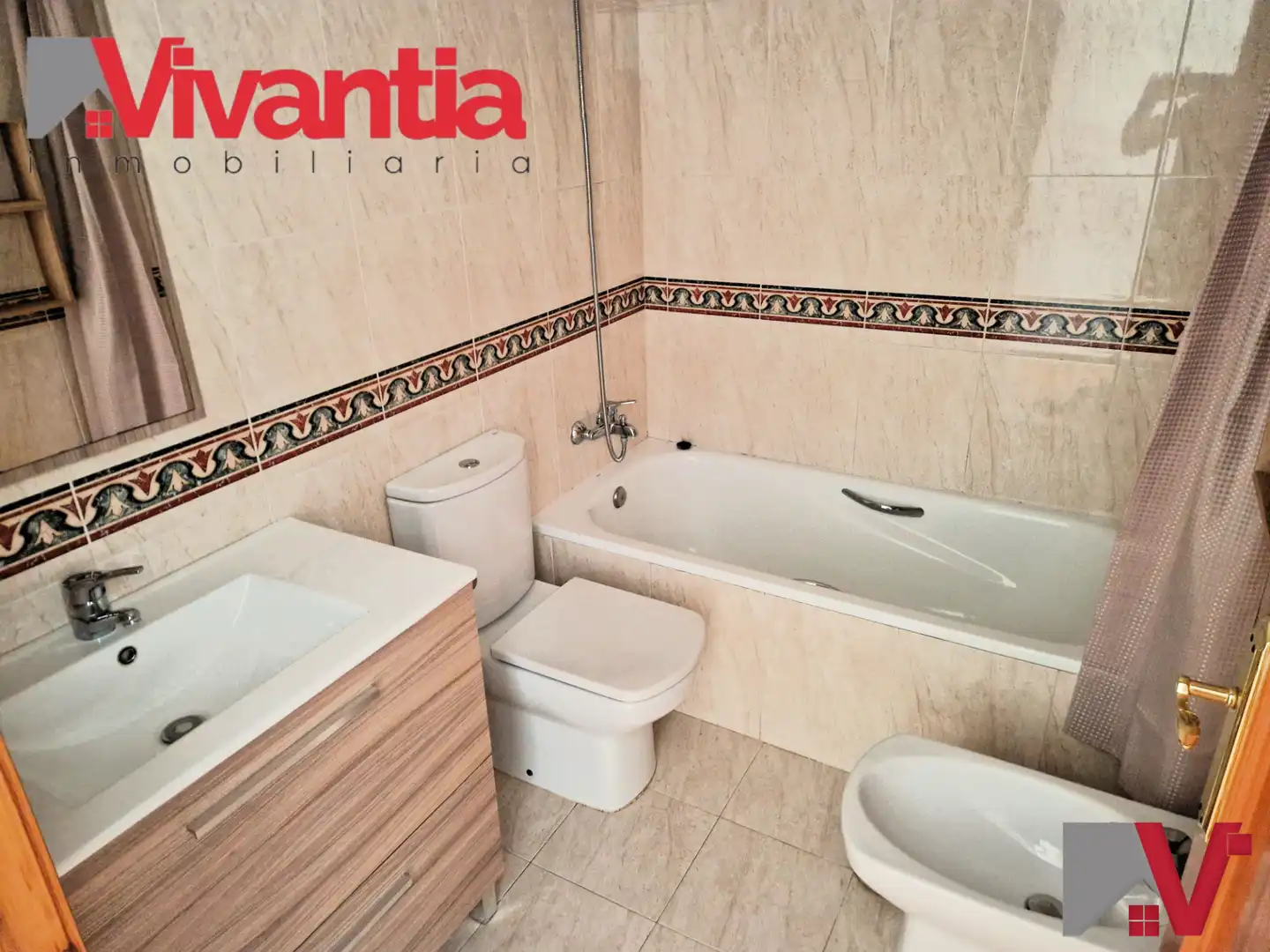 Bathroom of Flat for sale in Lorca  with Air Conditioner, Heating and Terrace