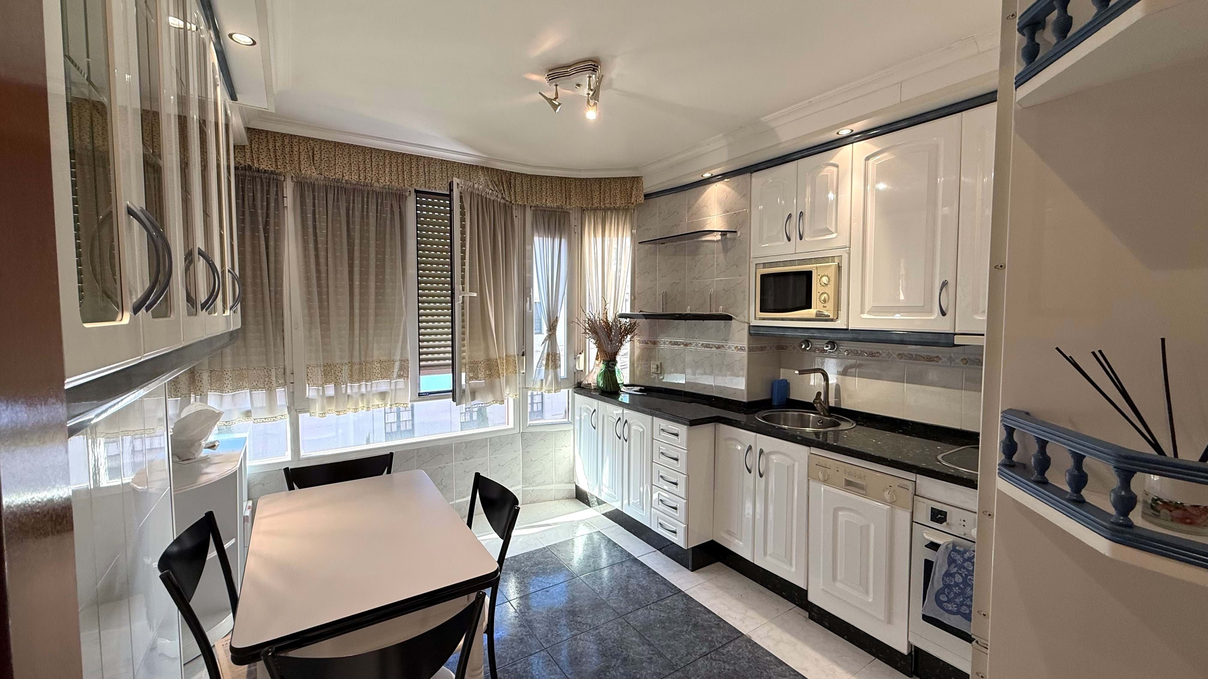 Cuina de Pis en venda en La Bañeza  amb Calefacció