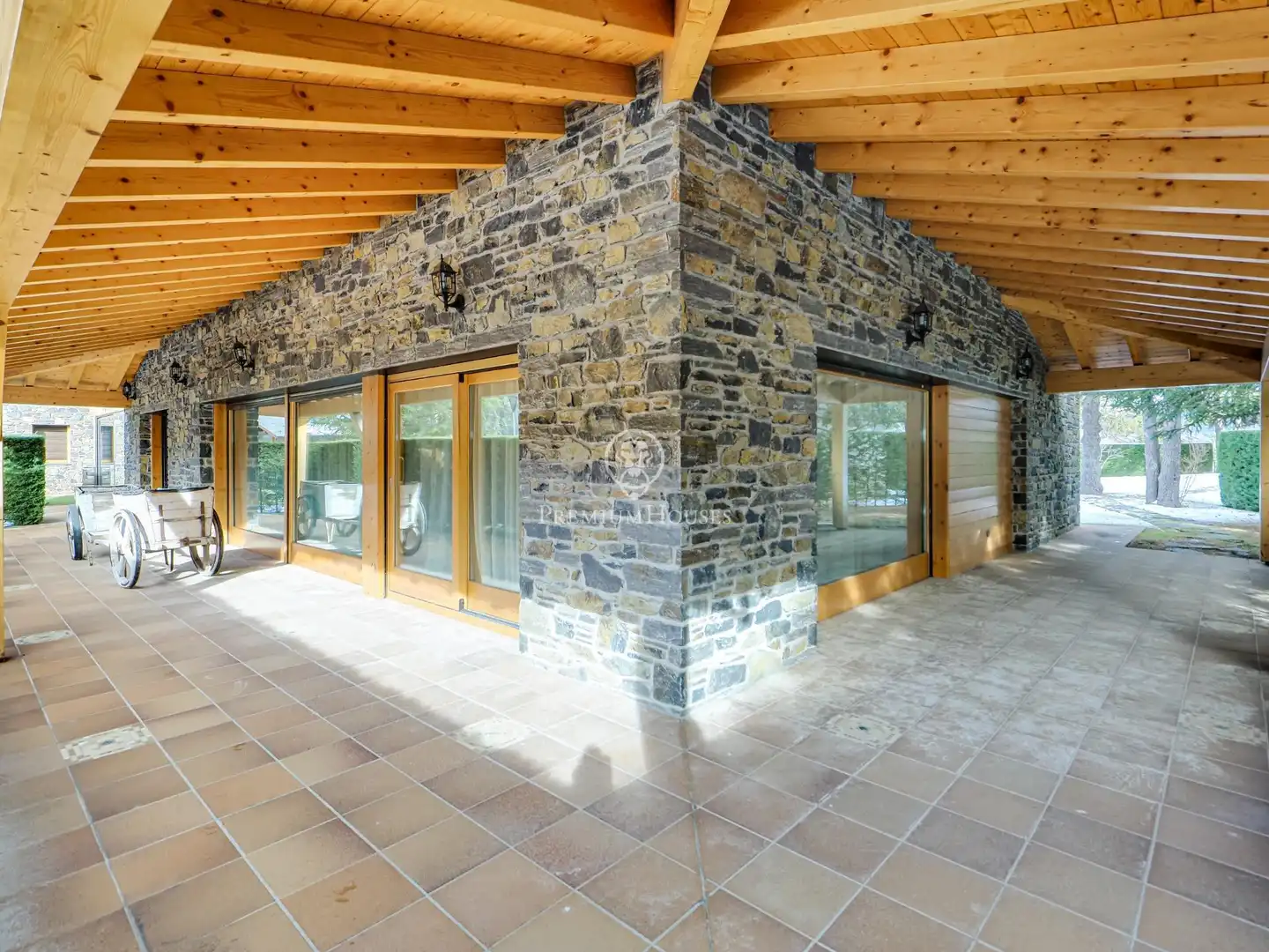 Vista exterior de Casa o xalet en venda en Alp amb Calefacció, Jardí privat i Parquet
