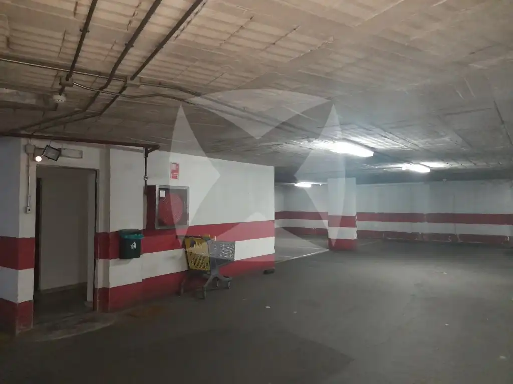 Garage for rent in Calle Del Museo, Pardaleras