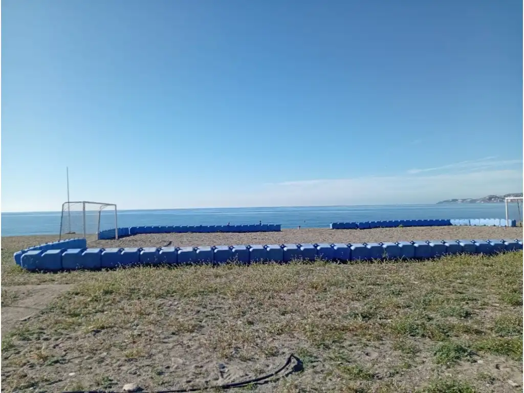 Vista exterior de Casa adosada en venda en Salobreña amb Piscina