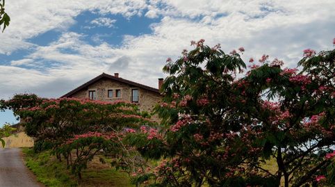 EXCLUSIVA VILLA DE PIEDRA CON VISTAS DESPEJADAS, PERFECTA PARA VIVIR O INVERTIR