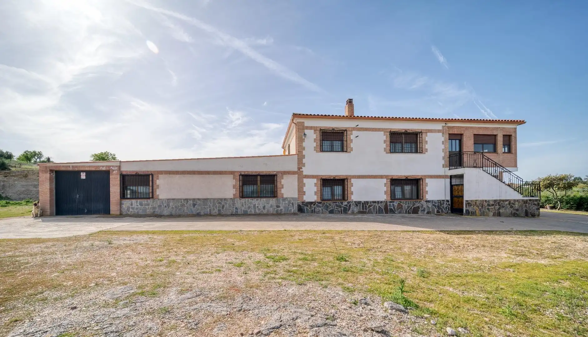 Vista exterior de Casa o xalet en venda en San Martín de Pusa amb Aire condicionat, Calefacció i Jardí privat