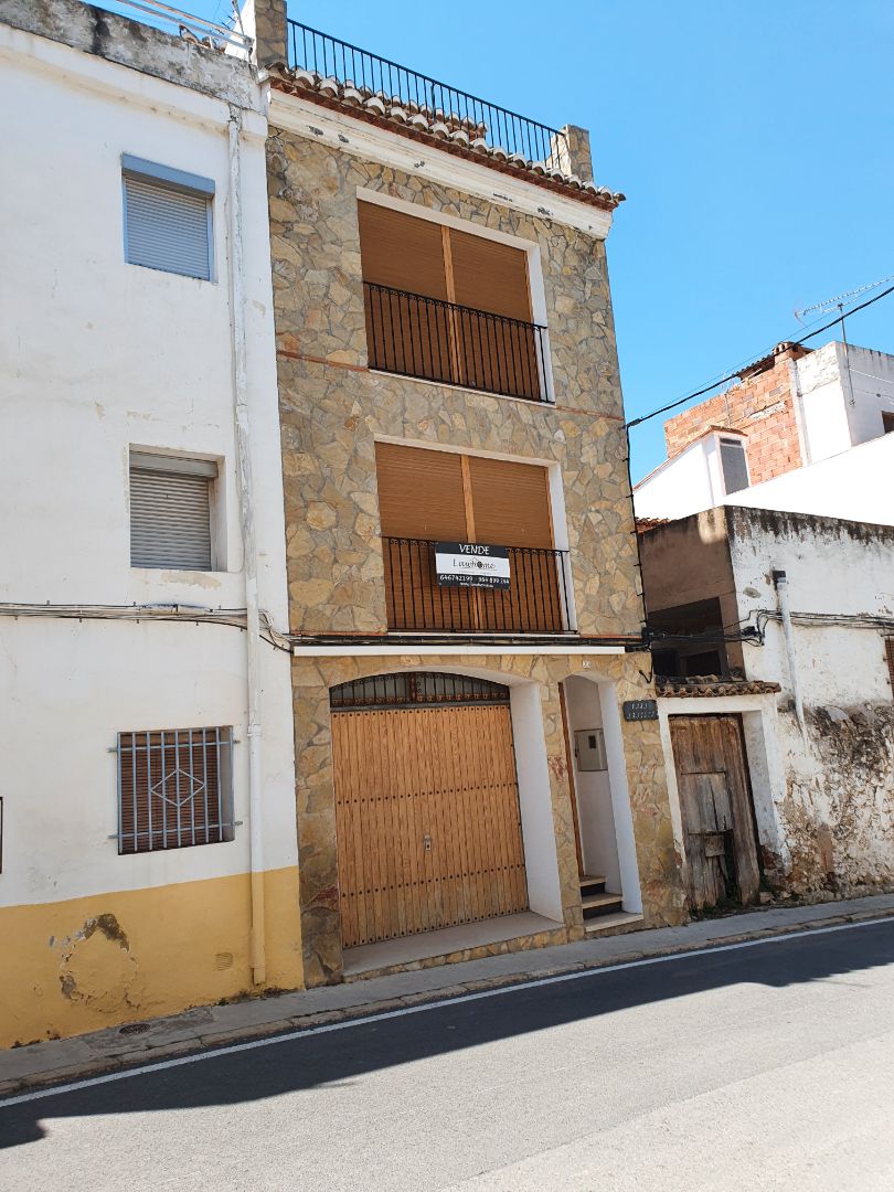 Außenansicht von Country house zum verkauf in Castellnovo mit Terrasse, Abstellraum und Möbliert