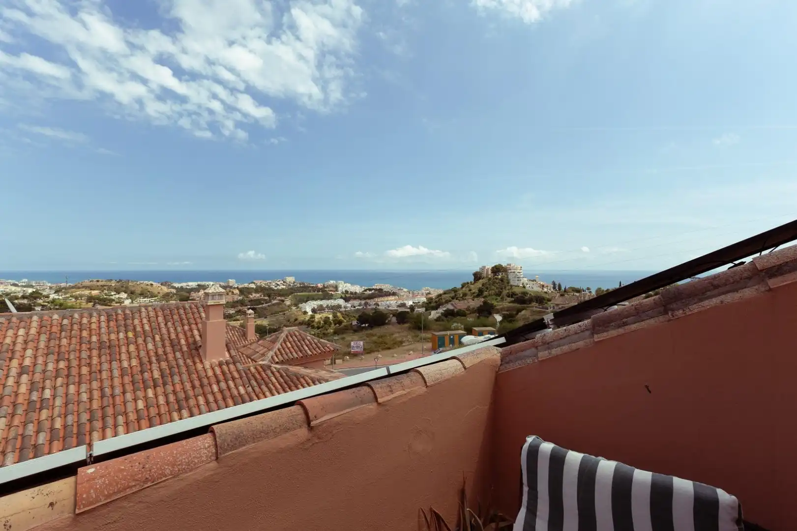 Vista exterior de Casa adosada en venda en Benalmádena amb Aire condicionat, Jardí privat i Terrassa