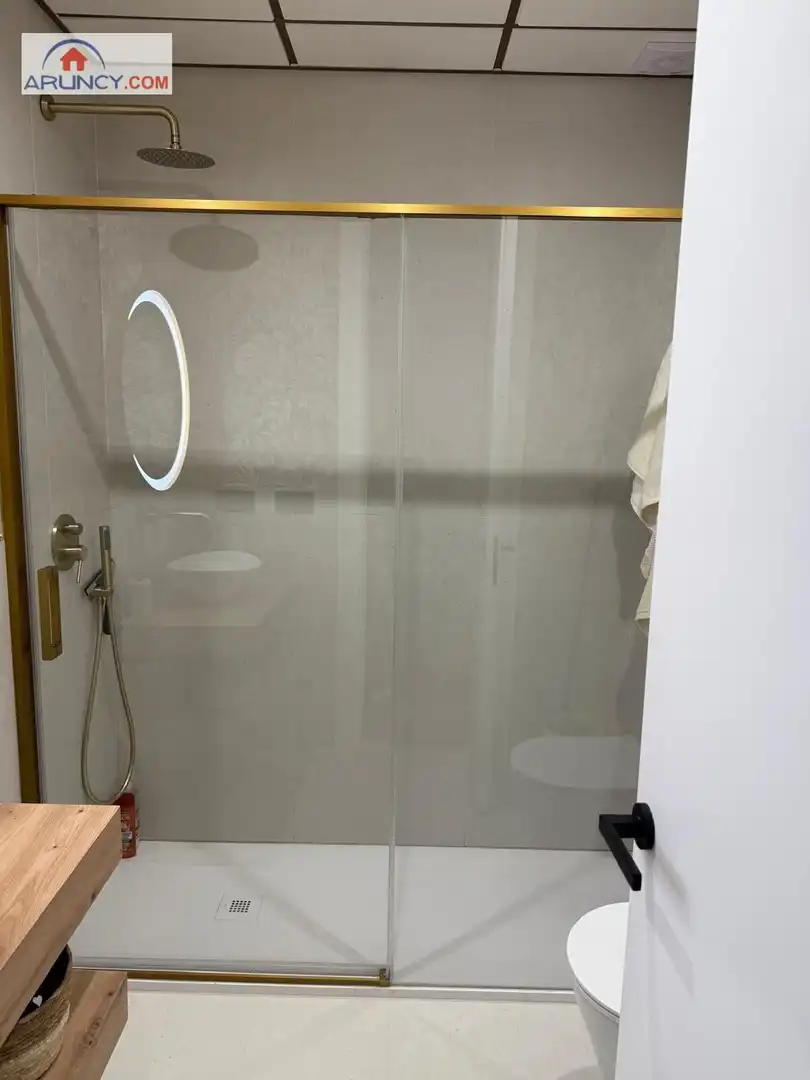 Bathroom of Flat for sale in Sevilla  with Air Conditioner, Heating and Furnished