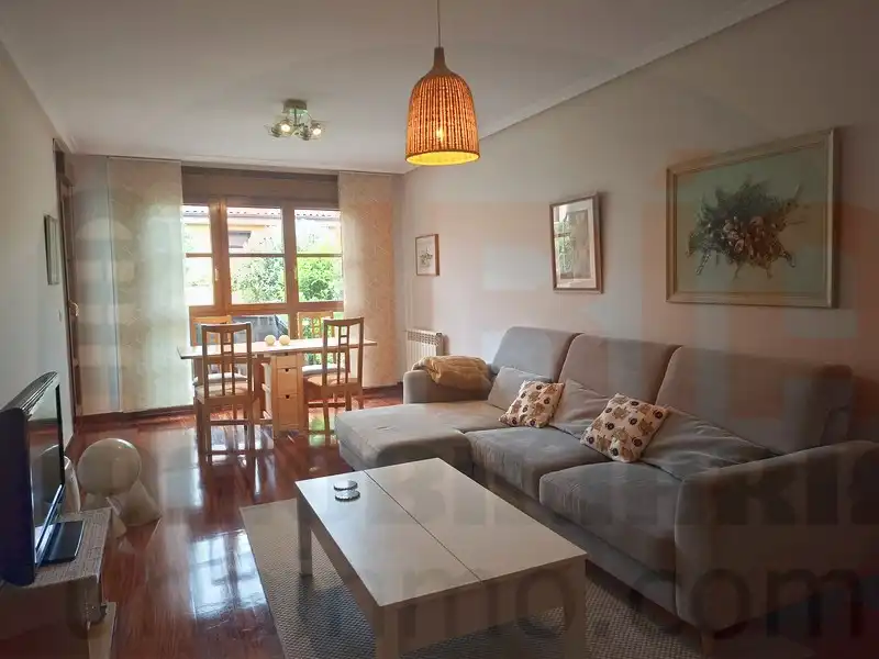 Sala de estar de Casa o chalet en venta en Sariego con Calefacción, Terraza y Trastero