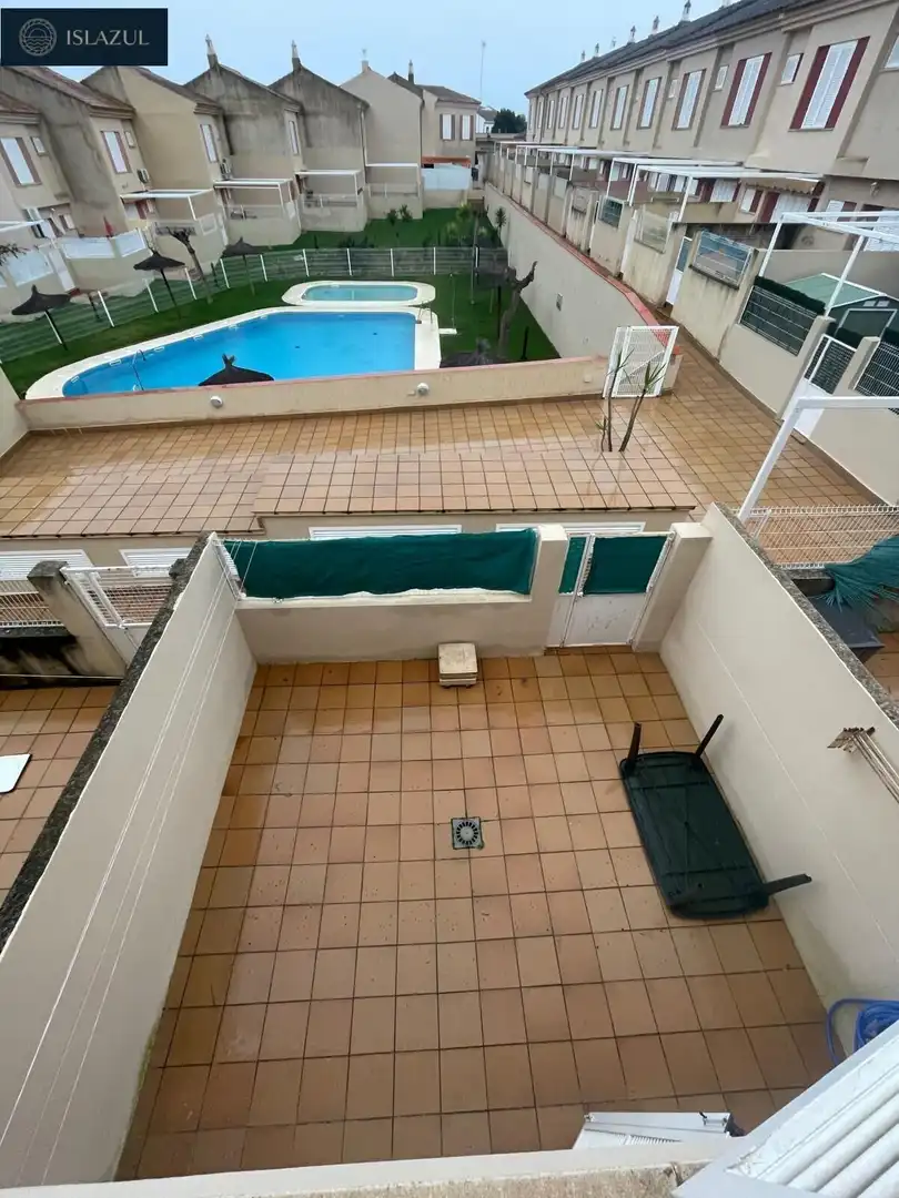 Terrassa de Casa adosada en venda en Isla Cristina amb Jardí privat, Terrassa i Moblat