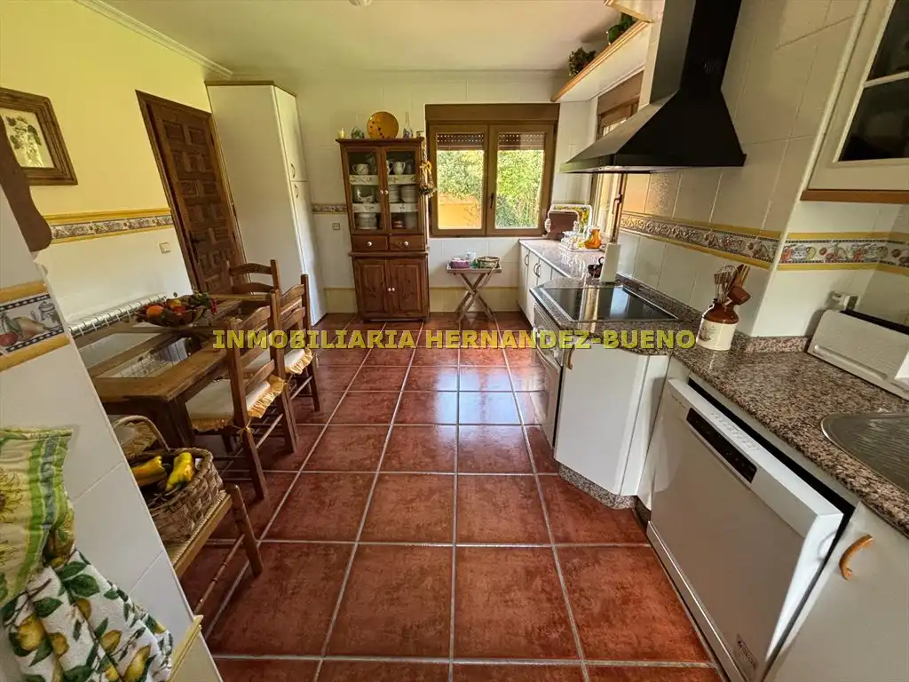 Cuina de Casa o xalet en venda en Sequeros amb Calefacció, Jardí privat i Terrassa