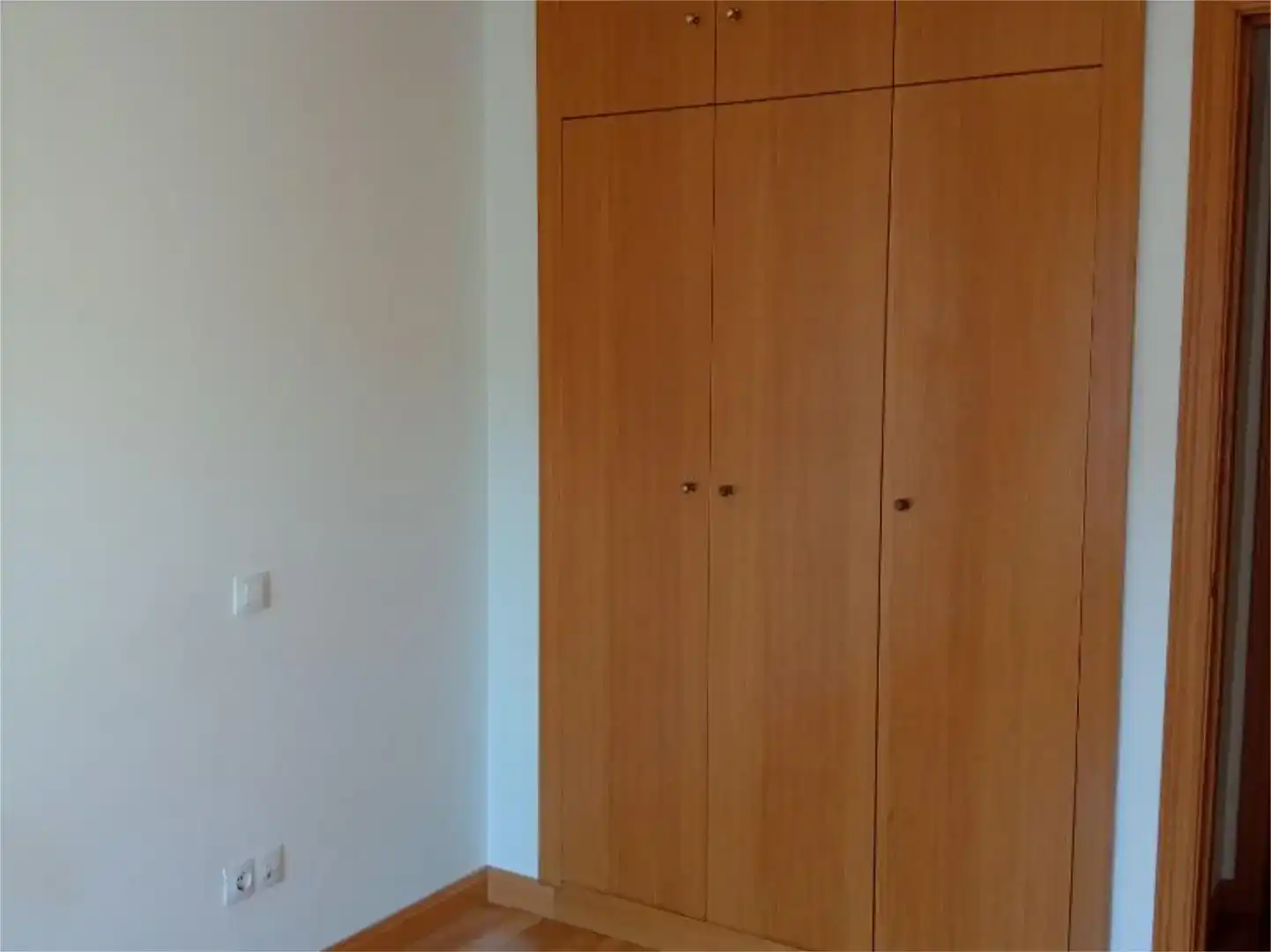 Habitación de Piso en venta en Pradoluengo con Parquet y Balcón