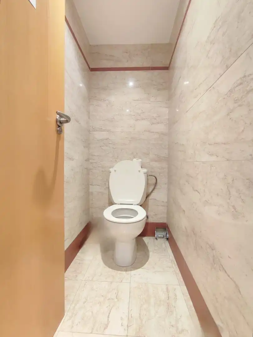 Baño de Local en venta en  Pamplona / Iruña con Aire acondicionado