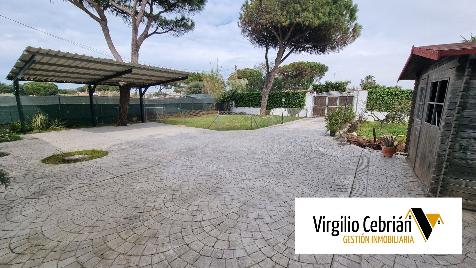 Jardí de Casa o xalet en venda en Chipiona amb Aire condicionat i Terrassa