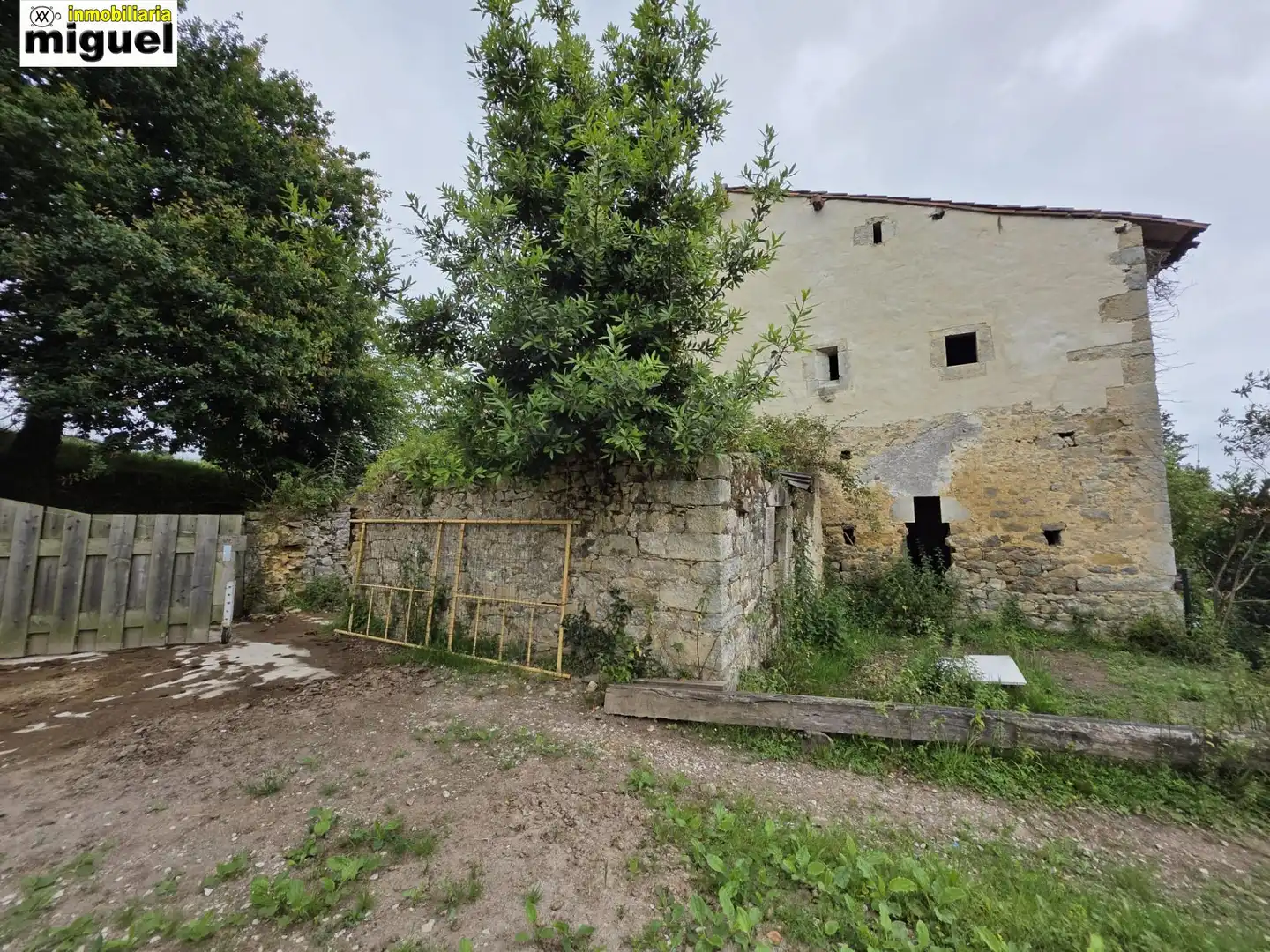 Außenansicht von Haus oder Chalet zum Verkauf in Val de San Vicente  mit Privatgarten und Balkon