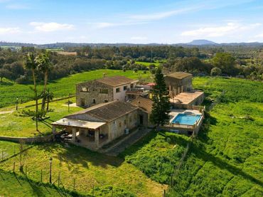 Country house with balcony for sale in Llubí