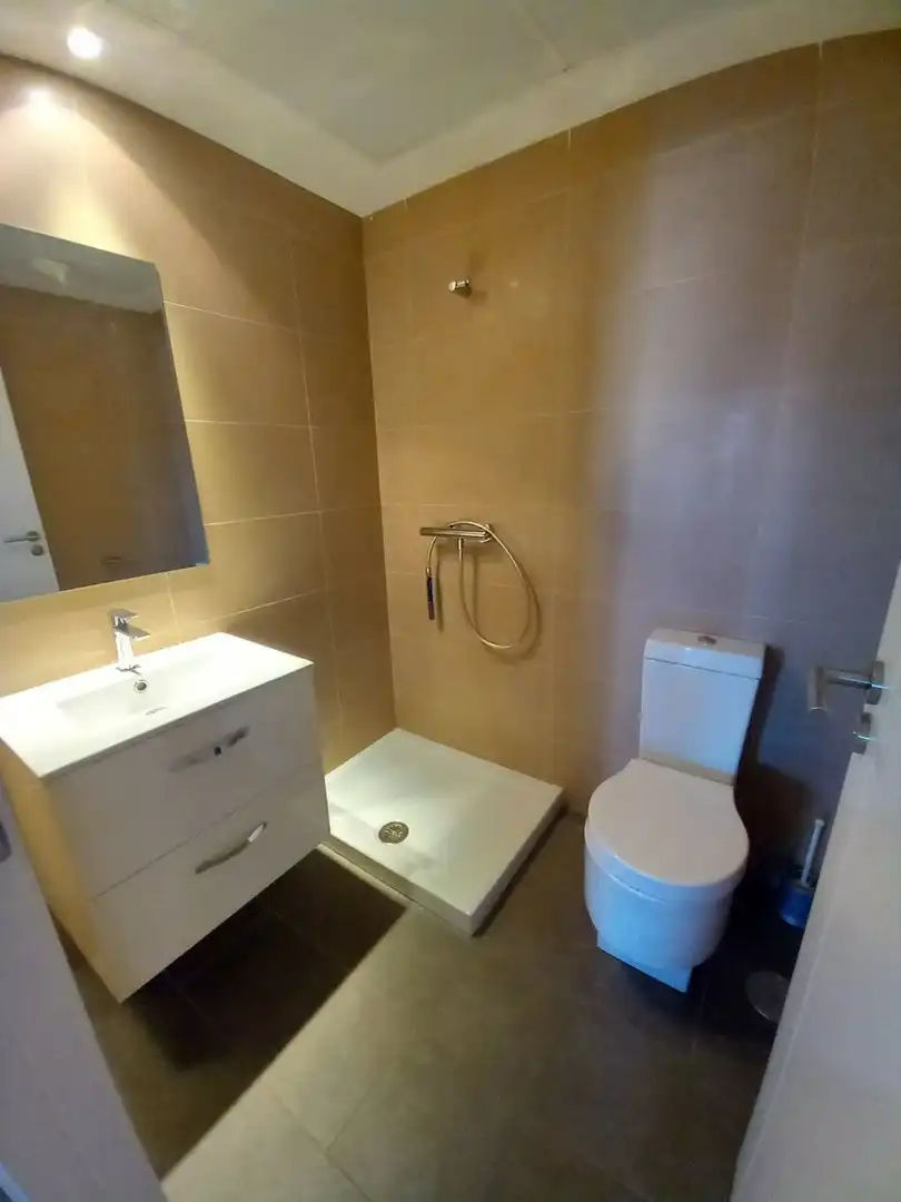 Baño de Piso de alquiler en Málaga con Terraza, Trastero y Horno