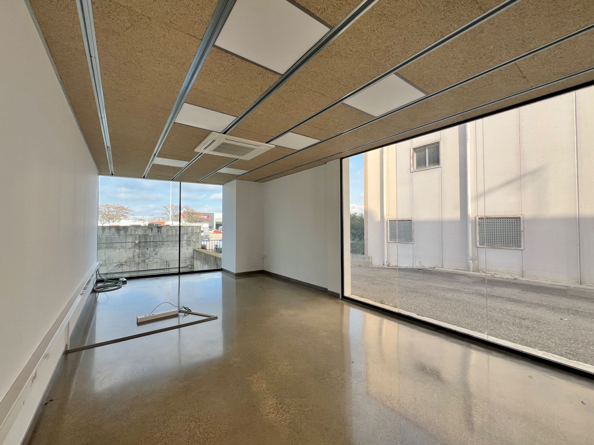 Office to rent in Reus  with Air Conditioner, Internet and Alarm